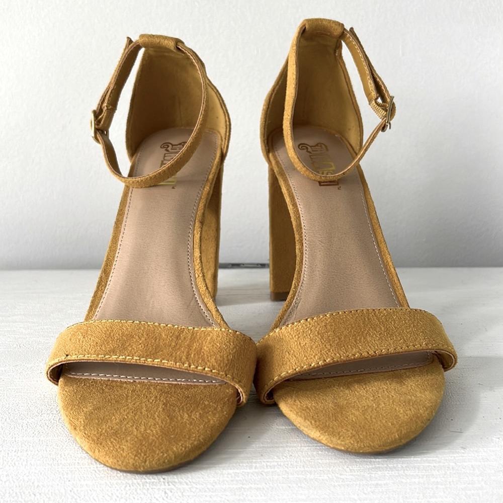 NEW • Heel Sandals - Size 8.5 US - Mustard - 4 inch tall - Brash